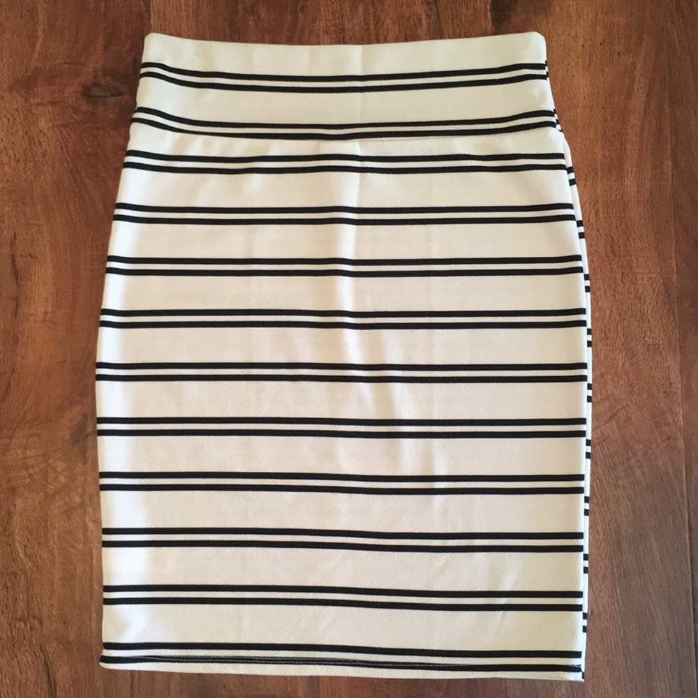 Lularoe - XL Cassie 🖤